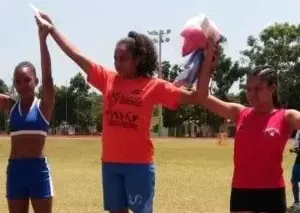 Pichardo y Codio triunfan torneo regional de atletismo escolar