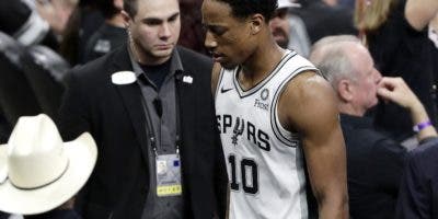 La NBA multa con $25,000 a DeRozan