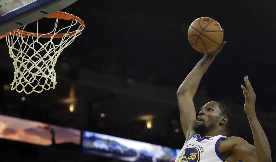 Warriors colocan su serie a punto de mate