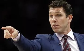 Walton arriba acuerdo para dirigir a Kings Sacramento