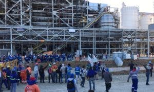 Video: Trabajadores de Punta Catalina se movilizan otra vez en demanda de bonificaciones