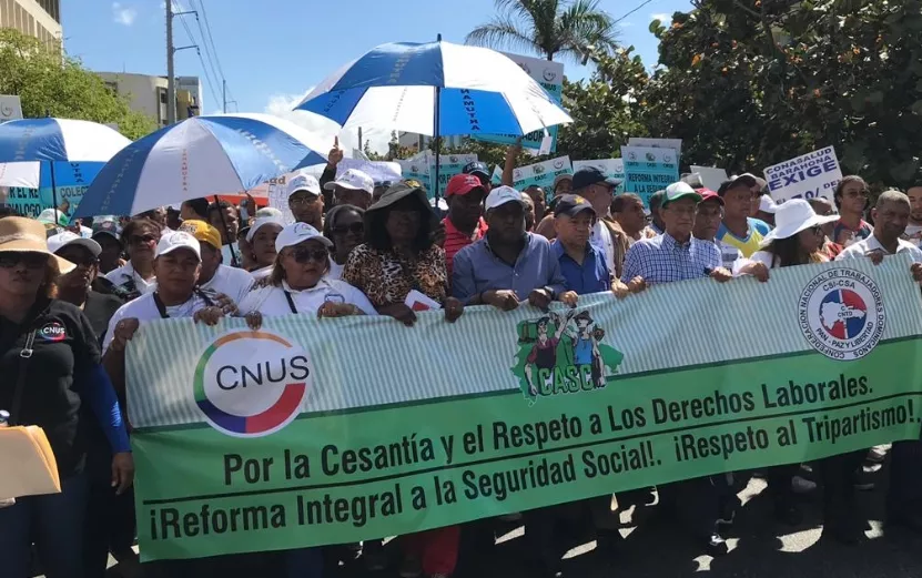 Los trabajadores marcharon a favor de cesantía