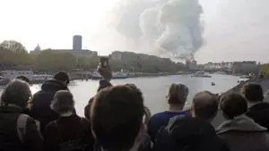 Los multimillonarios del lujo y la moda que prometieron cientos de millones para restaurar Notre Dame tras el incendio