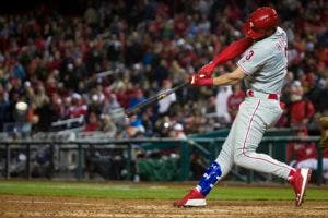 Harper pega jonrón en la victoria de Los Phillies 8-2 sobre Los Nacionales