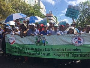 Los trabajadores piden se mantenga la cesantía.