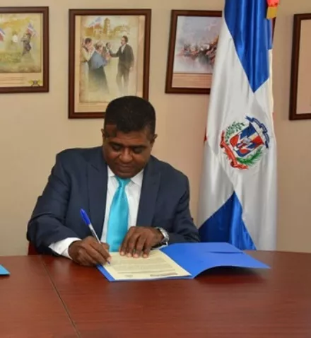 Plan de salud SeNaSa Larimar beneficiará dominicanos en el exterior