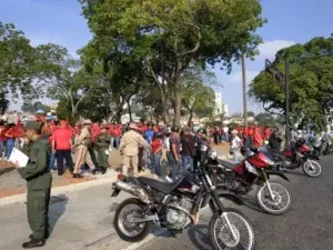 LO ÚLTIMO: Se concentran cientos de partidarios de Maduro