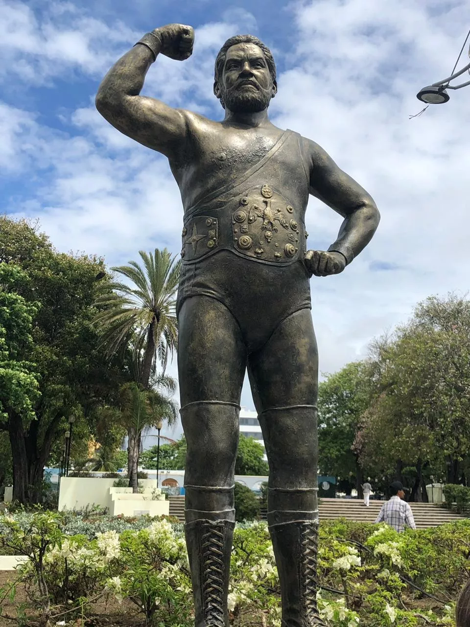 Develizan estatua de Jack Veneno en el Parque Eugenio María de Hostos