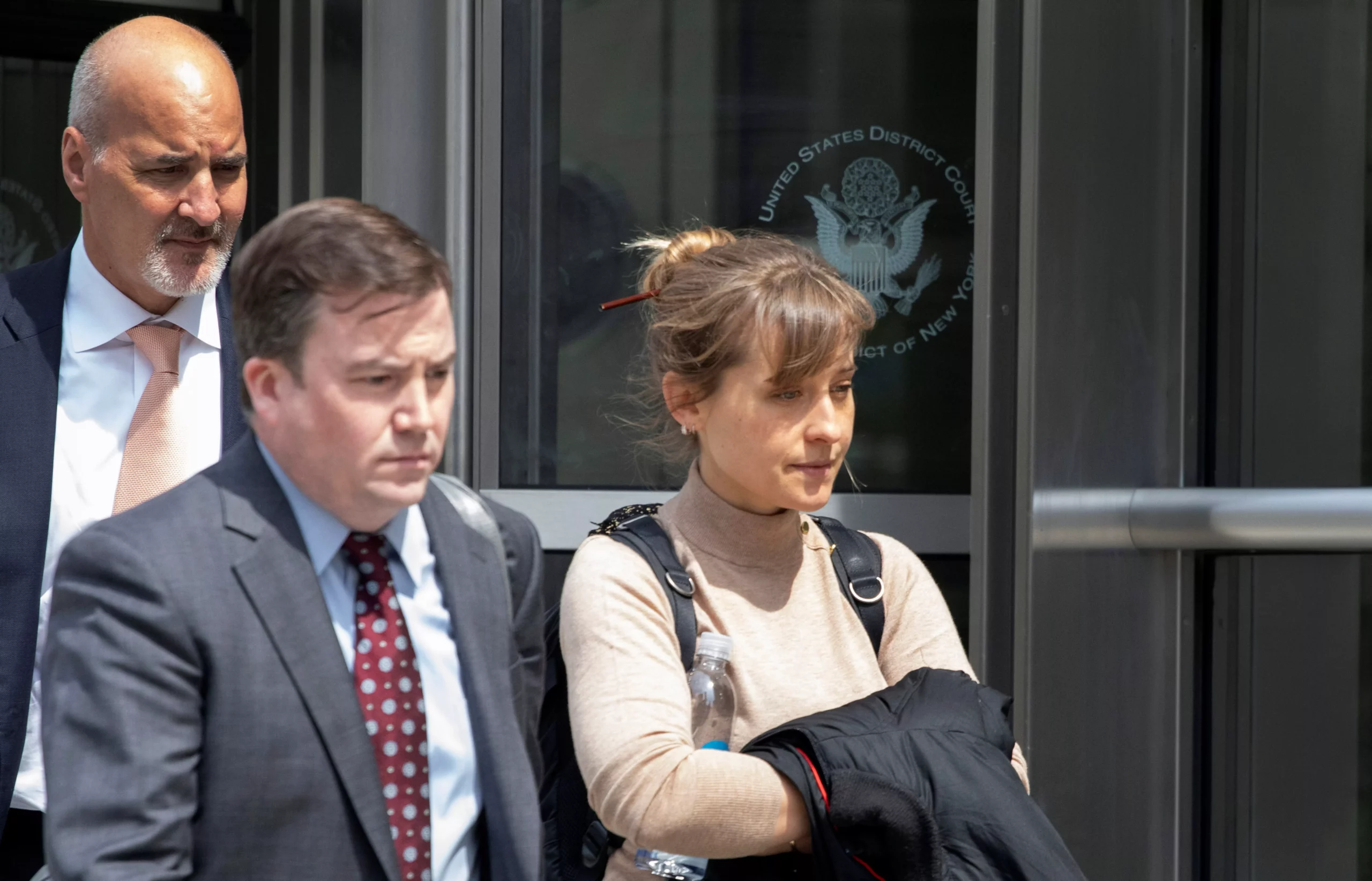 Actriz de “Smallville”, Allison Mack, se declara culpable en caso de secta sexual Nxivm