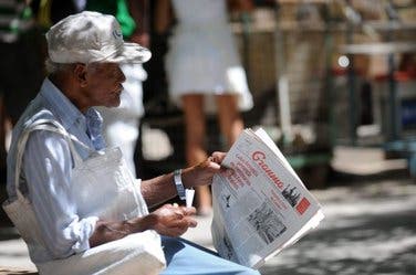 Cuba reduce ediciones de periódicos por escasez de papel