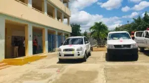 Dos estudiantes resultan heridos tras caerles trozos de pañete en escuela de Cotuí