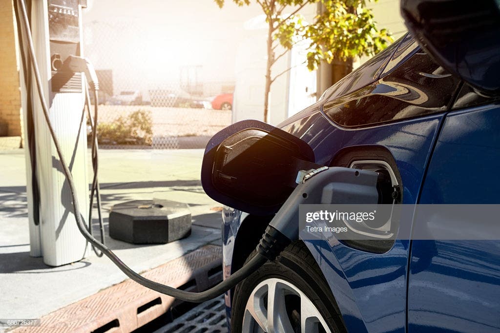En Noruega venden más autos eléctricos que los autos de combustibles fósiles