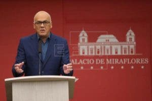 Gobierno de Maduro dice estar “enfrentando y desactivando” un golpe de Estado