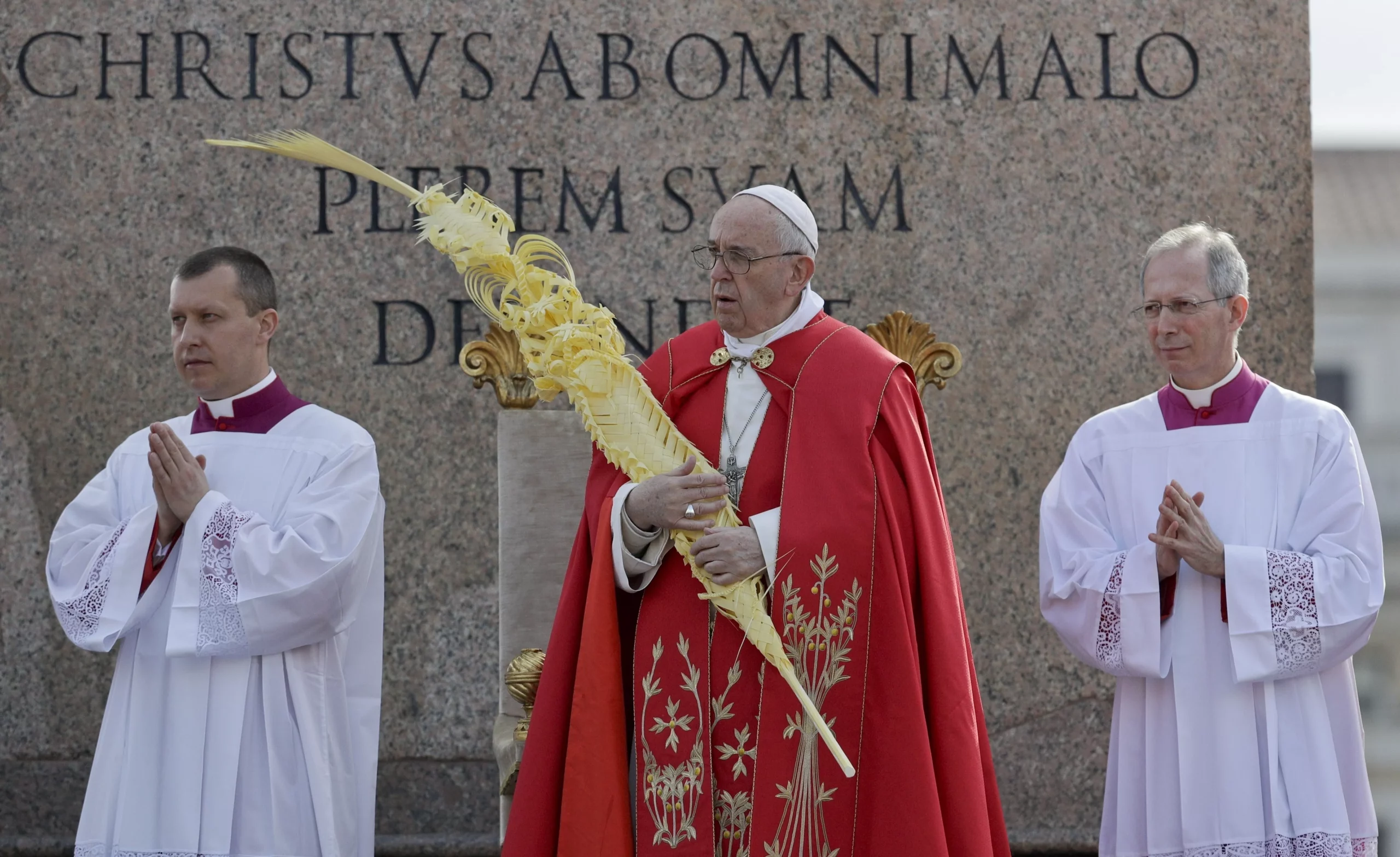 El papa cargó contra el triunfalismo en la misa del Domingo de Ramos