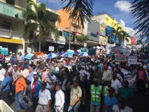 Video: Arranca marcha de trabajadores hacia Palacio Nacional en defensa de la cesantía