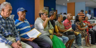 Aportes de los pensionados y jubilados al Seguro Familiar de Salud se reducirá a 3.2%