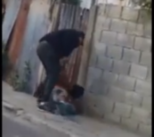 Video: Padre denuncia su hijo fue baleado por agente de la DNCD