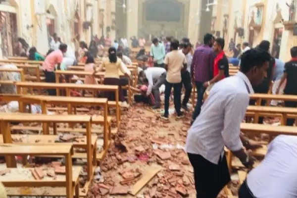 Ocho explosiones dejan al menos 200 muertos en Sri Lanka