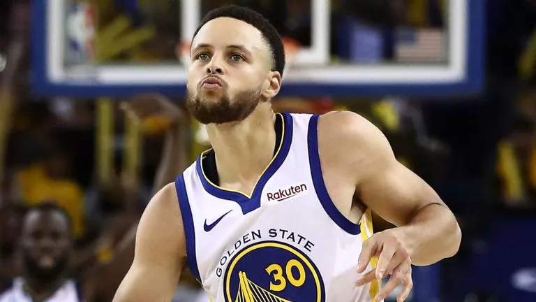 Warriors equilibran la final ante Raptors