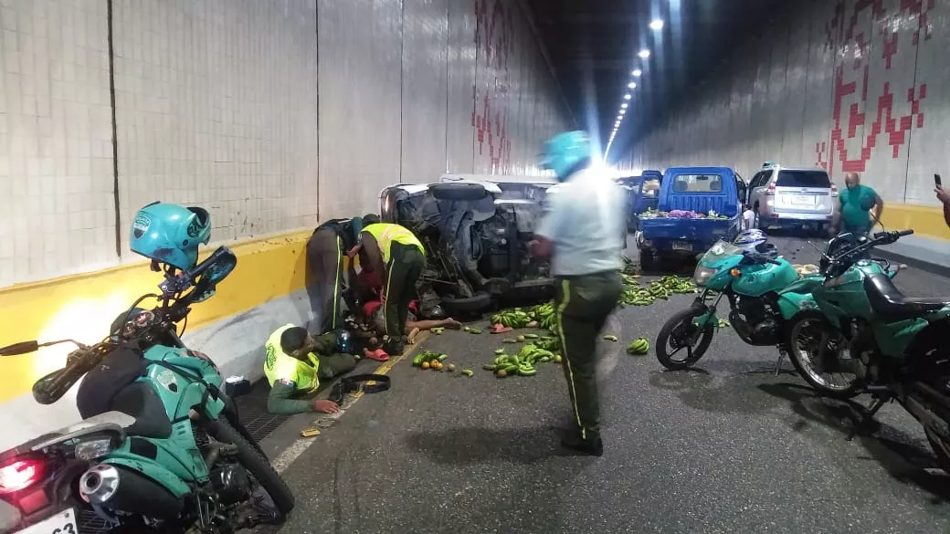 Un muerto y varios heridos en accidente de tránsito en túnel de Las Américas