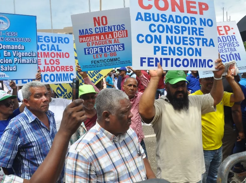 Sindicalistas exigen respeto a congresistas