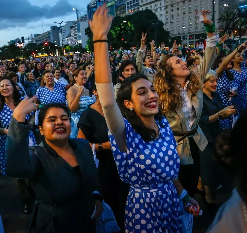 Cien “Evitas” apoyan a  Cristina