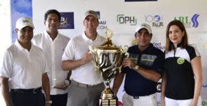 Exportadores comparten en torneo de golf