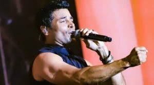 Chayanne provoca gran euforia cantando y bailando como siempre