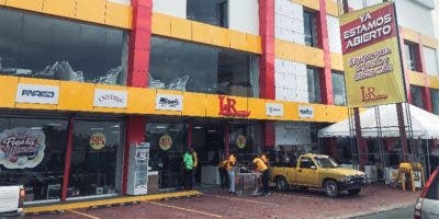 L&R reabre su tienda de Herrera luego de incendio