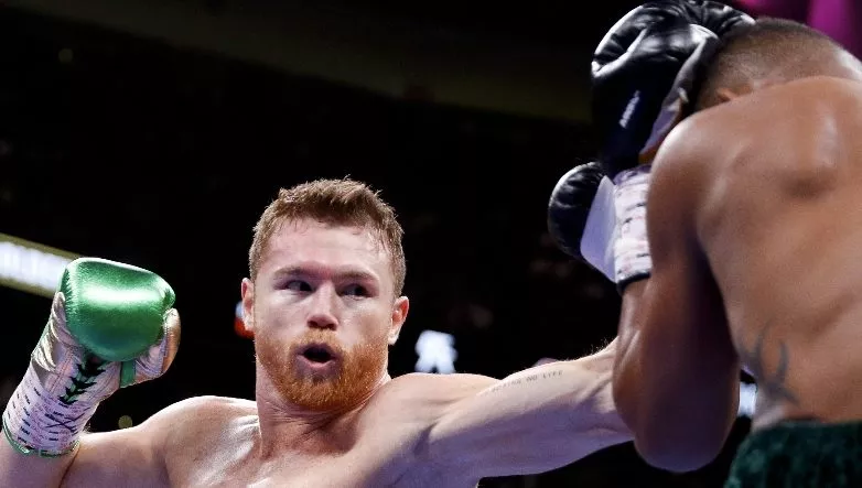 Canelo derrota Jacobs y logra el cinturón de la FIB