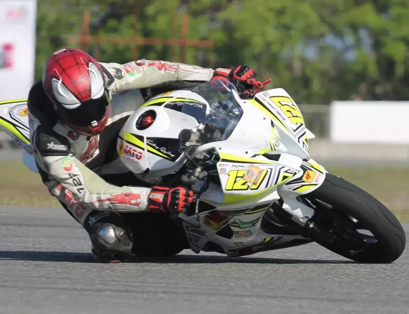 Campeón Toribio barre en Campeonato Hosuya Motos