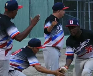 Varios equipos triunfan en el torneo softbol gubernamental