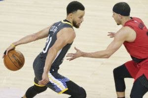 Warriors supera desventaja de 17 puntos y consigue segunda victoria en Final de conferencia