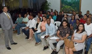 Confisa ofrece charla a sus clientes sobre Inversiones y Ahorro