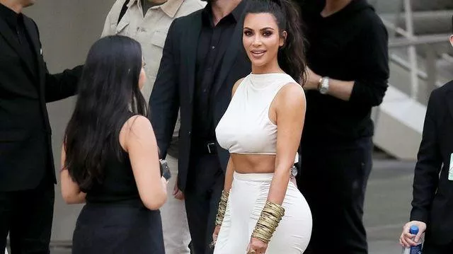 Kim Kardashian cobra hasta 25 millones de pesos por un posteo en redes sociales