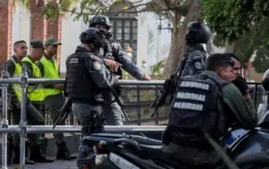 Fuerte presencia policial en Asamblea venezolana por presunta alerta de bomba