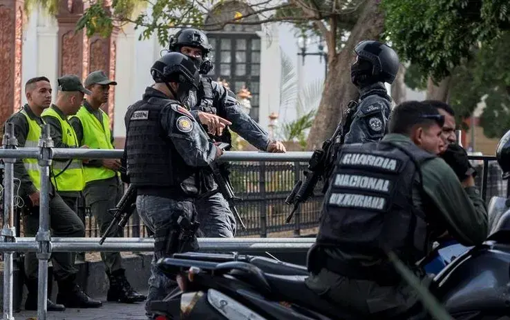 Fuerte presencia policial en Asamblea venezolana por presunta alerta de bomba