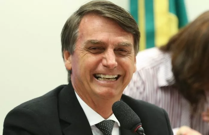 Jair Bolsonaro facilita compra armas de fuego