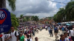 Aumenta flujo de personas en Feria del Libro, pero no se refleja en las ventas