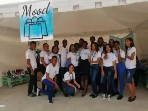 Estudiantes del Politécnico Hermanas Mirabal celebran segunda Feria Empresarial