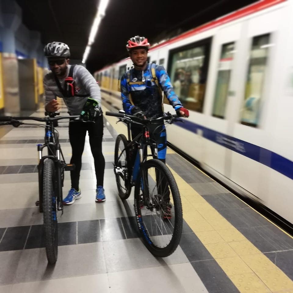 Ciclistas podrán transportar bicicletas en el Metro y Teléferico los fines de semana