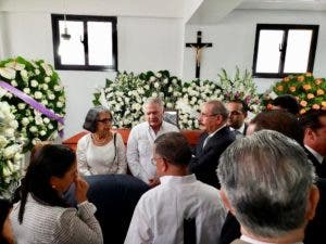 Presidente Medina acude a velatorio de Heriberto Medrano