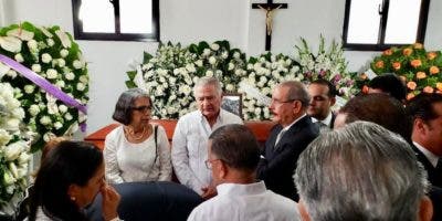 Presidente Medina acude a velatorio de Heriberto Medrano