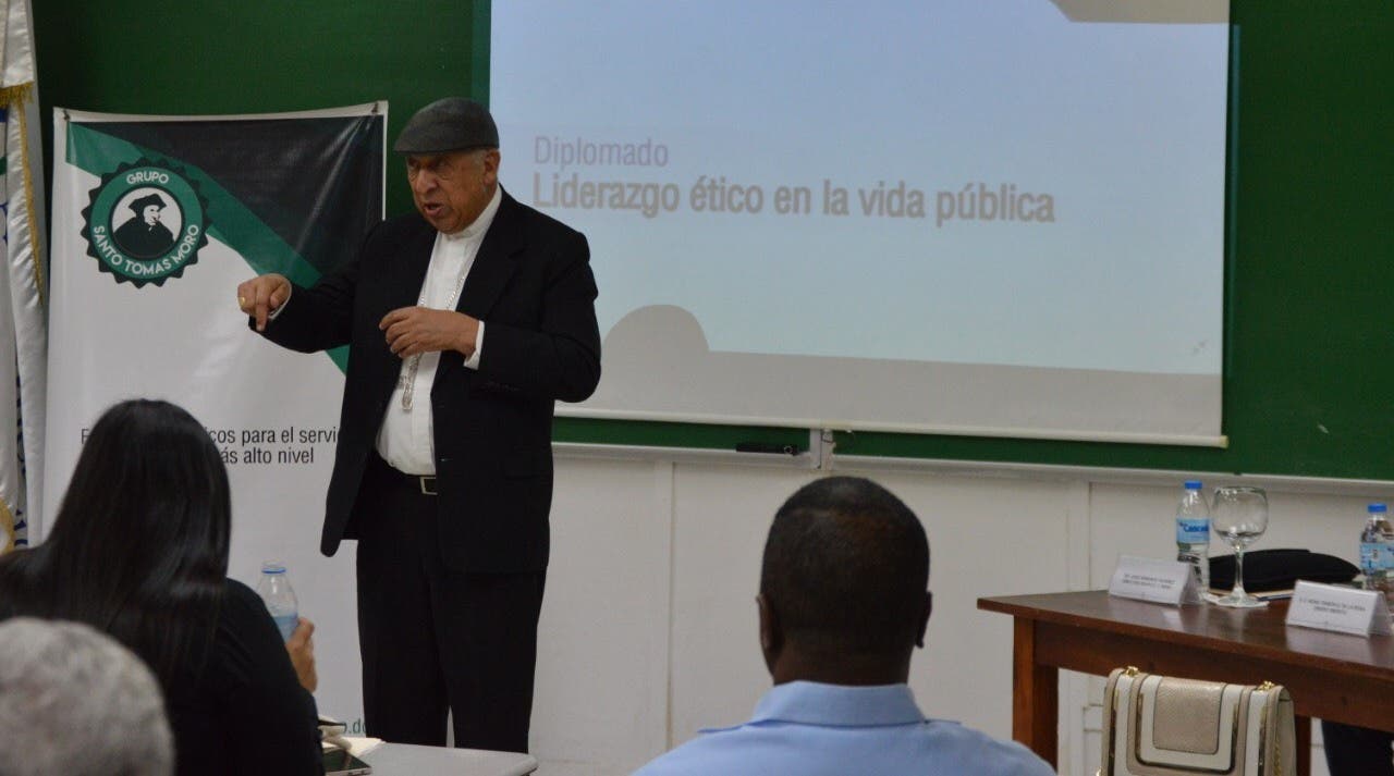 Inician segundo diplomado de liderazgo en la vida pública en PUCMM de Santiago