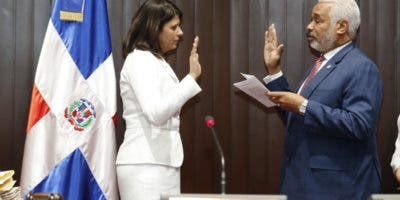 Presidente Cámara de Diputados juramenta como diputada a Lourdes Josefina Aybar