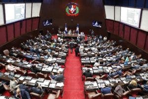 Diputados exigen se cumpla ley obligaría lectura de la Biblia en escuelas y colegios