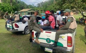 SENPA apresa 28 haitianos indocumentados hacían conuquismo en  Los Haitises