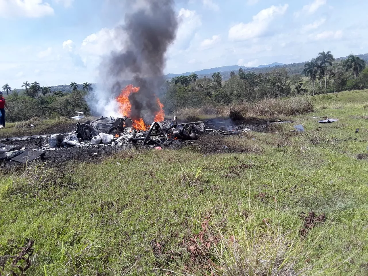 Helicóptero accidentado había notificado a la torre de control que tenía fuego en el motor