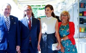 La reina Letizia inaugura la Feria del Libro de Madrid más caribeña