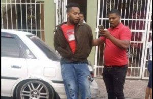 Multitud lincha a dos hombres que ultimaron a un exagente de la DNCD en Los Alcarrizos